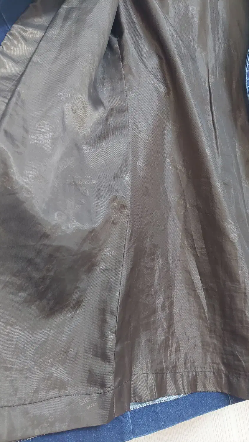 مانتو|لباس|رودسر, |دیوار