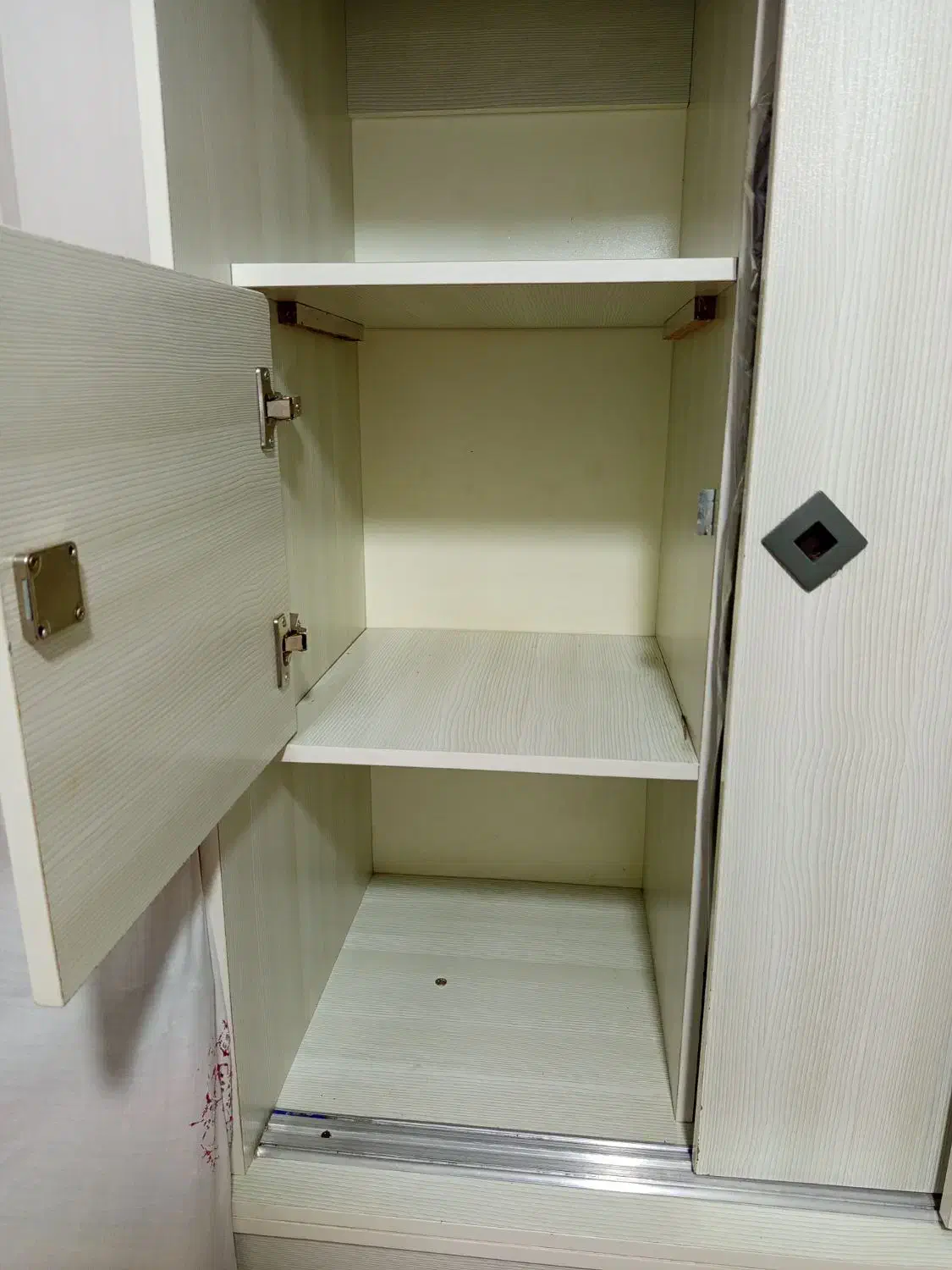 کمد|جاکفشی، کمد، دراور|پاکدشت, پاکدشت (مامازند)|دیوار