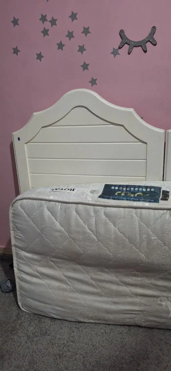 تخت و تشک نوزاد در حد نو....‌تمیز و سالم|تخت و صندلی بچه|رشت, منظریه|دیوار