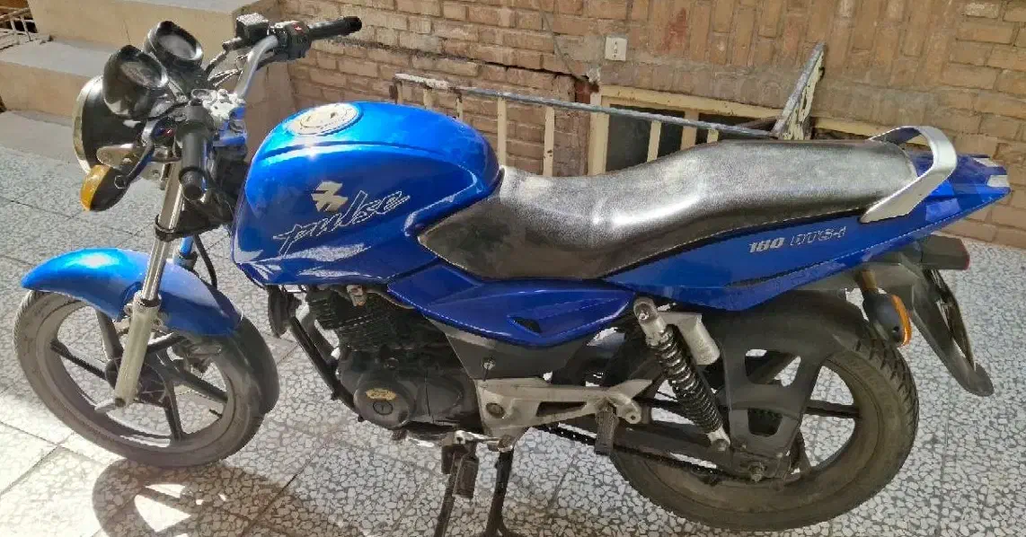 پالس۱۸۰ مدل ۸۸|موتورسیکلت|کاشان, طالقانی|دیوار