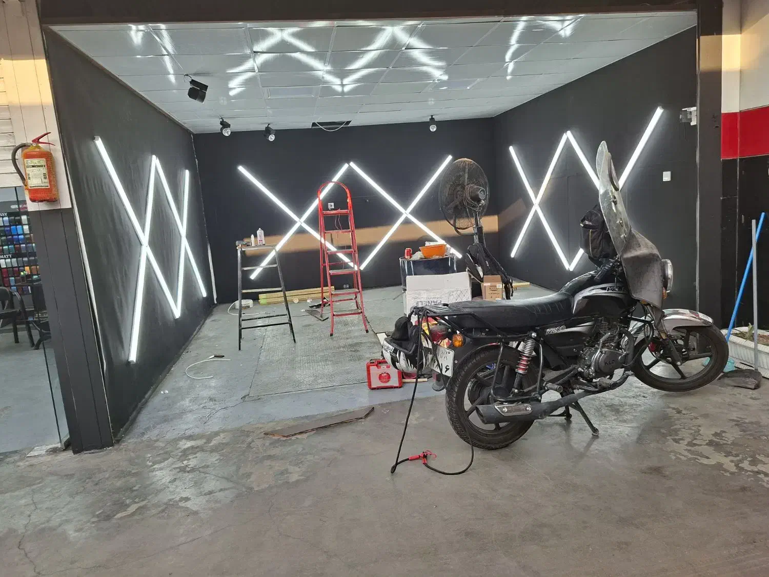 برقکار نیمه ماهر وشاگرد|استخدام معماری، عمران و ساختمانی|تهران, ولنجک|دیوار