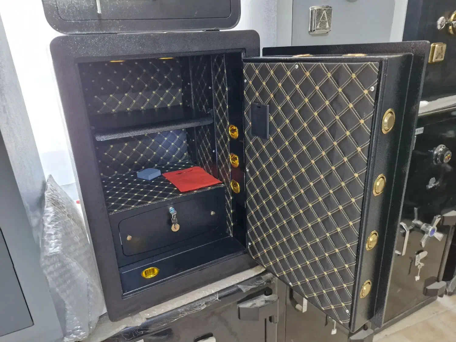 گاوصندوق با رمز دیجیتالی درب 10 میل گاو صندوق|ابزارآلات|تبریز, |دیوار