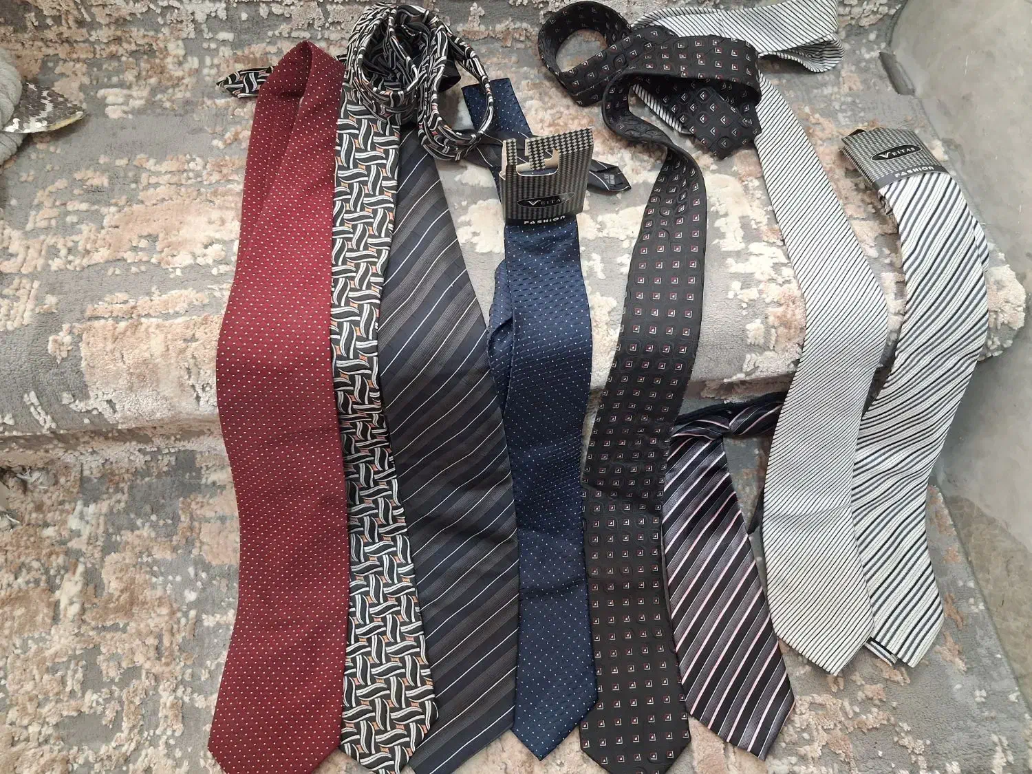 کروات|کیف، کفش، کمربند|قم, وادی السلام|دیوار