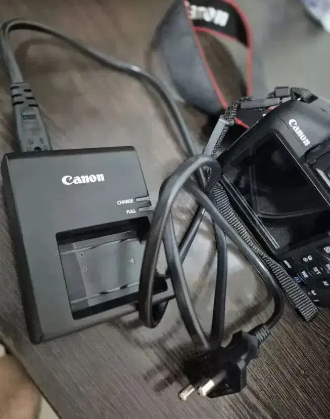 دوربین حرفه ای عکاسی و فیلمبرداری canon1300D|دوربین عکاسی و فیلمبرداری|زاهدان, |دیوار