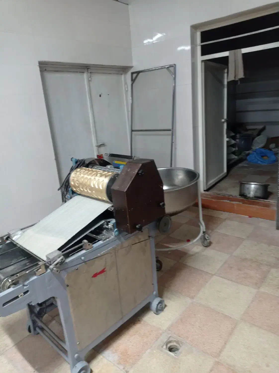 فروش و واگذاری کارگاه قنادی با تمام وسایل|ماشینآلات صنعتی|کاشمر, |دیوار