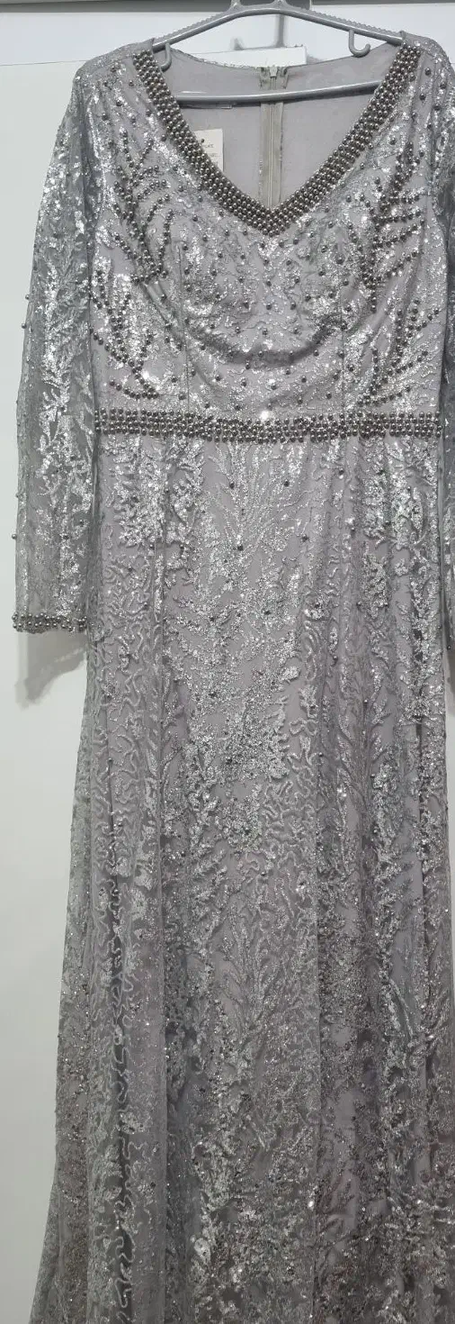 لباس. مجلسی نو تن نرفته|لباس|بروجن, |دیوار