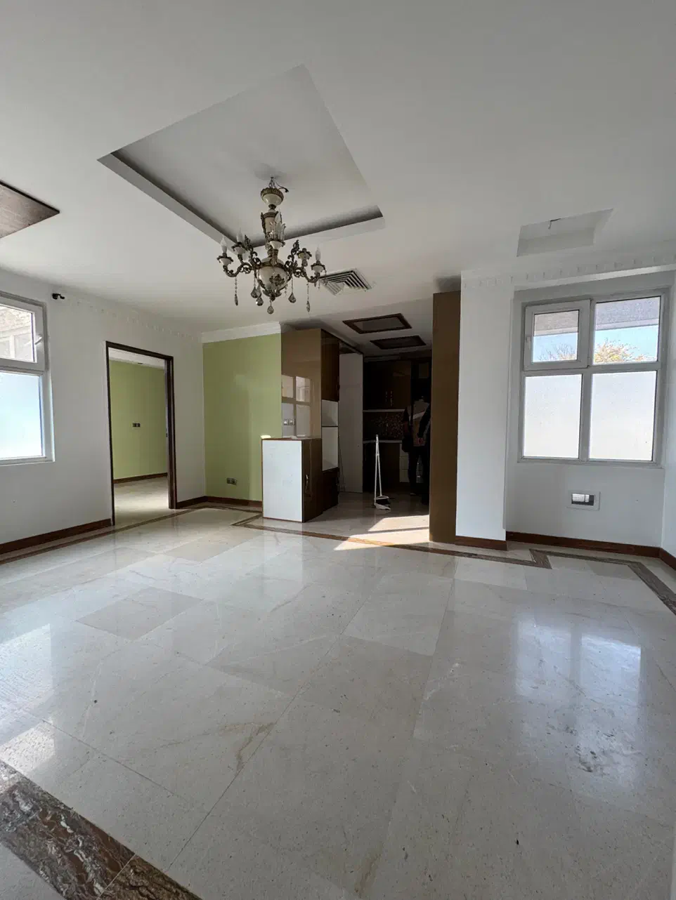 ۵۸ متر ** ظفر کوچه افشین ** ۹ ساله طبقه چهارم