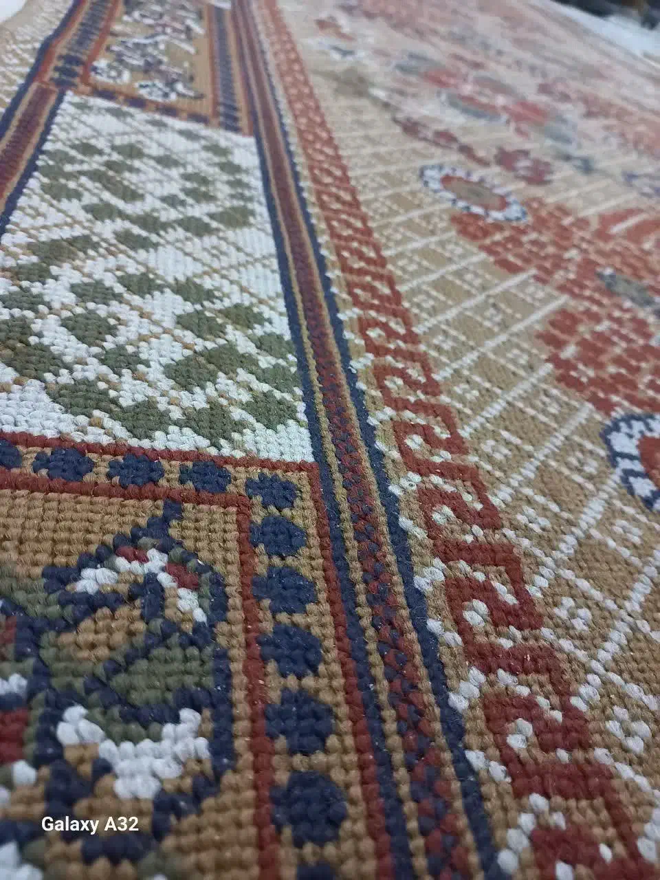 راهرویی کرم رنگ ۱ در ۴|فرش|فردیس, منظریه|دیوار