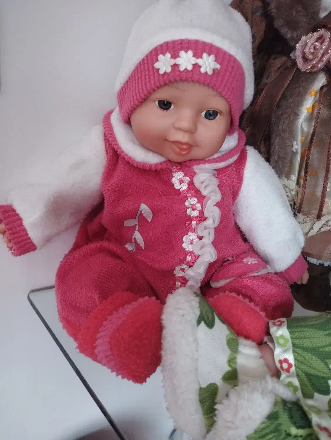 عروسک|اسباب‌بازی بچه|ری, شهادت|دیوار