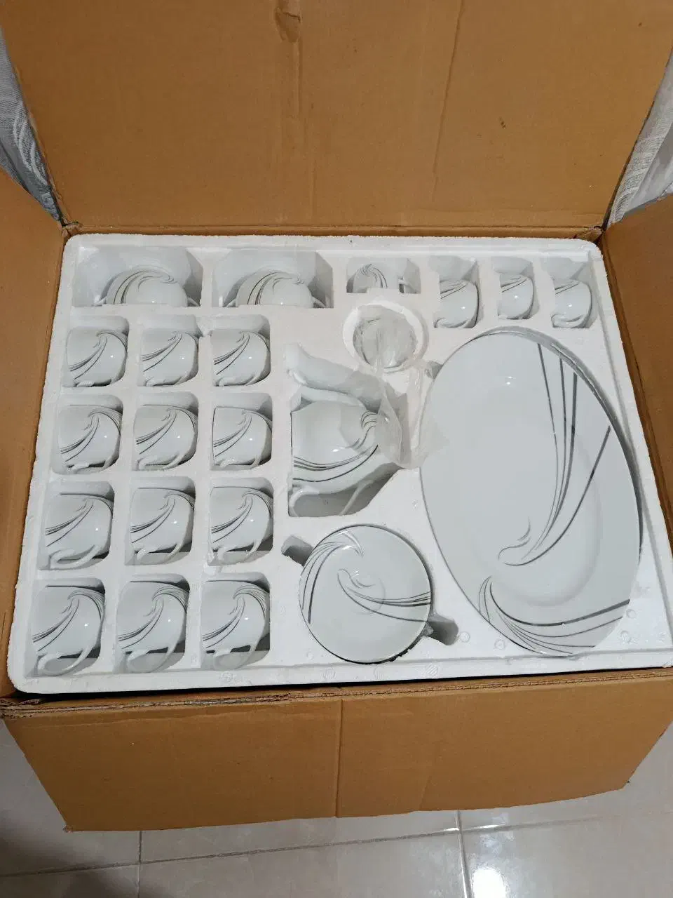 سرویس چینی ۱۳۶ پارچه آکبند|ظروف سرو و پذیرایی|زرندیه, |دیوار