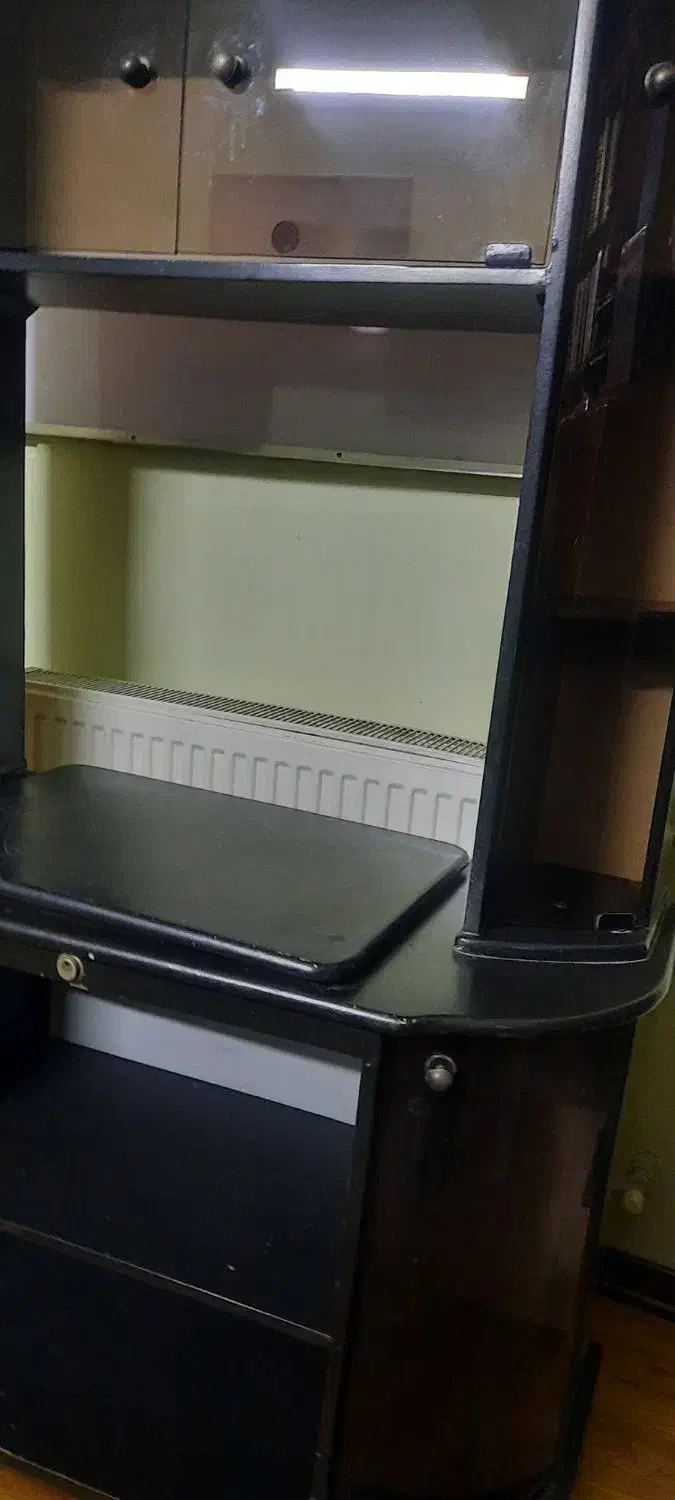 تلویزیون ۲۱ اینچ همراه با میز|تلویزیون و پروژکتور|مشهد, سید رضی|دیوار