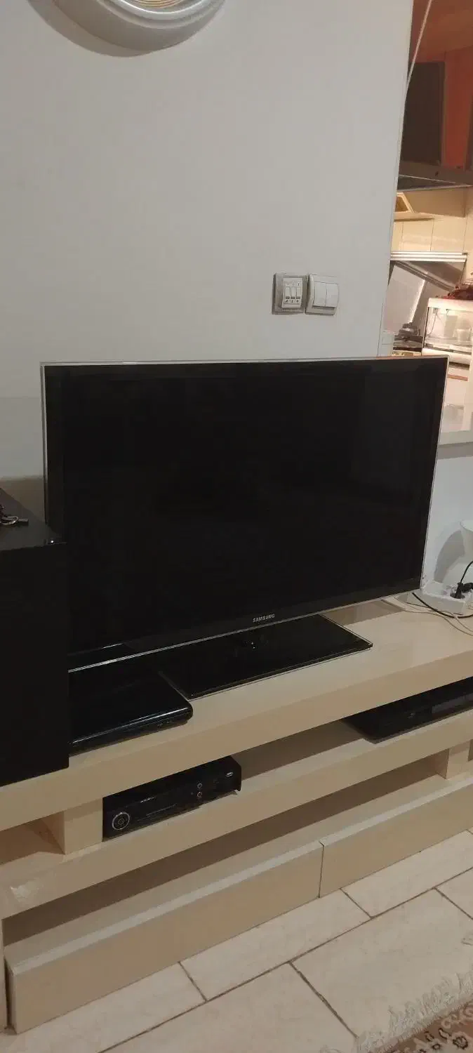 ال ای دی ۴۲ سامسونگ|تلویزیون و پروژکتور|اندیشه, اندیشه فاز ۱|دیوار