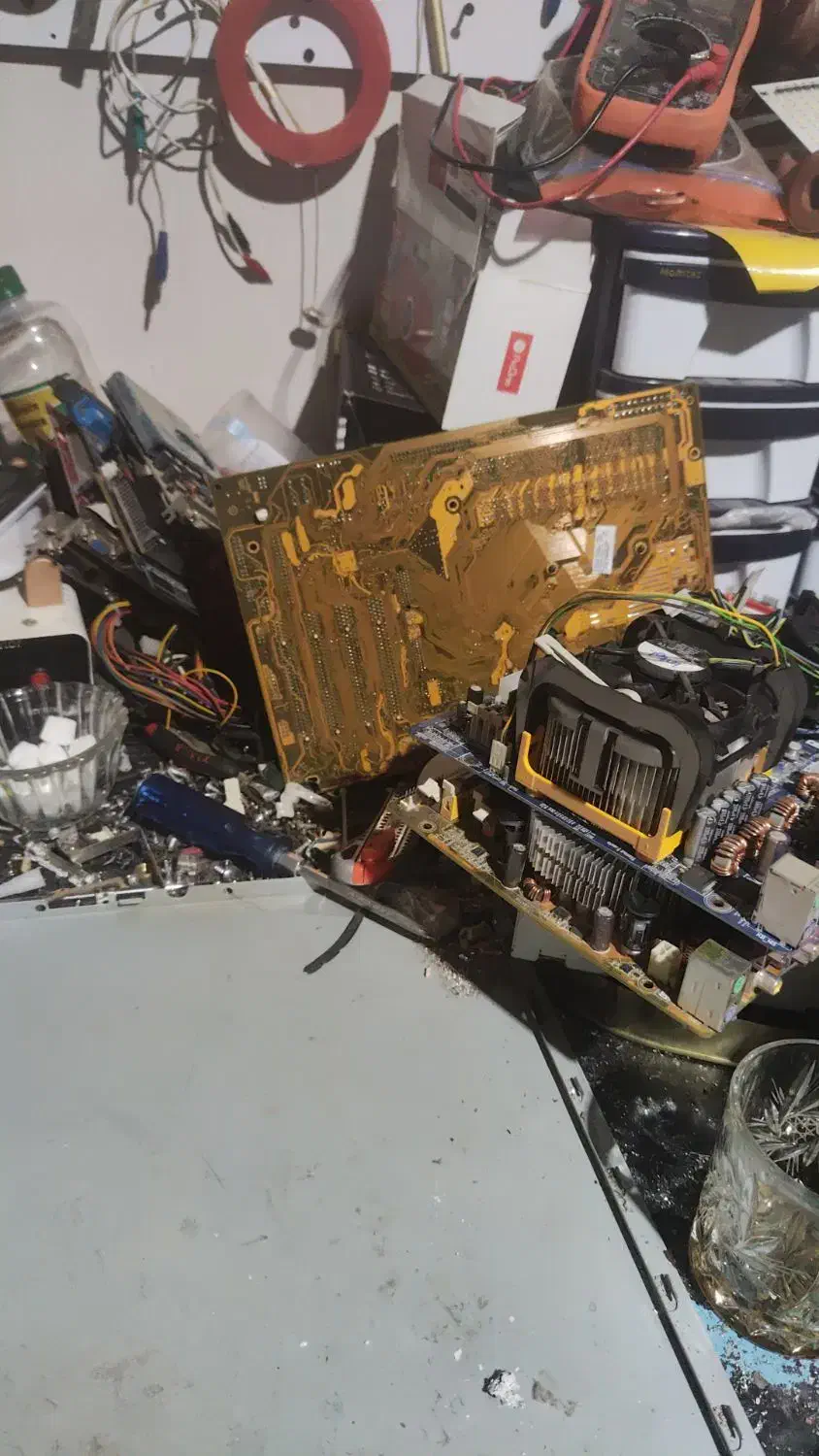 کامپیوتر و کیس های قدیمی|قطعات و لوازم جانبی رایانه|مرند, |دیوار