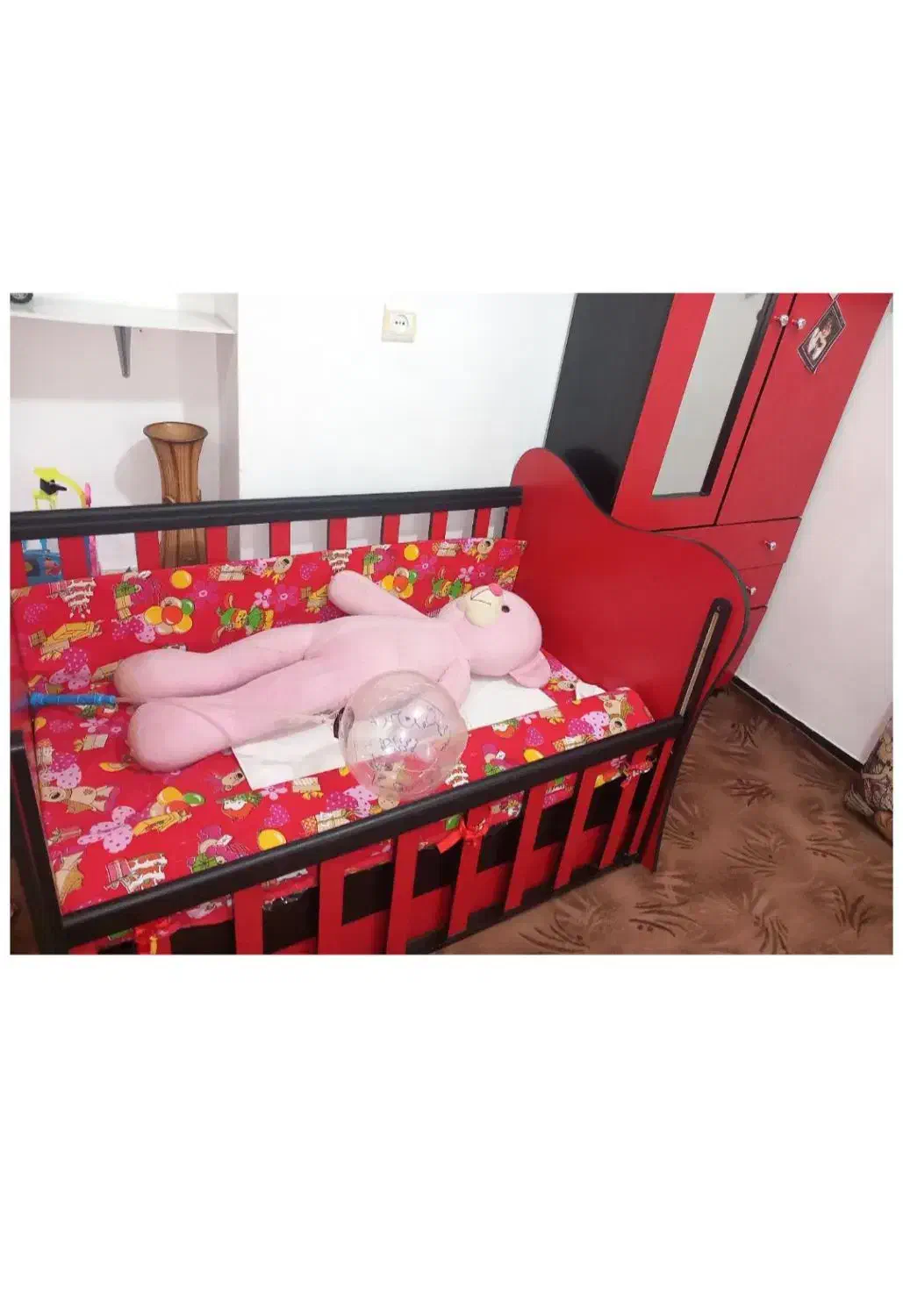 تخت وکمدوتشک اصل رویال|تخت و سرویس خواب|قروه, |دیوار