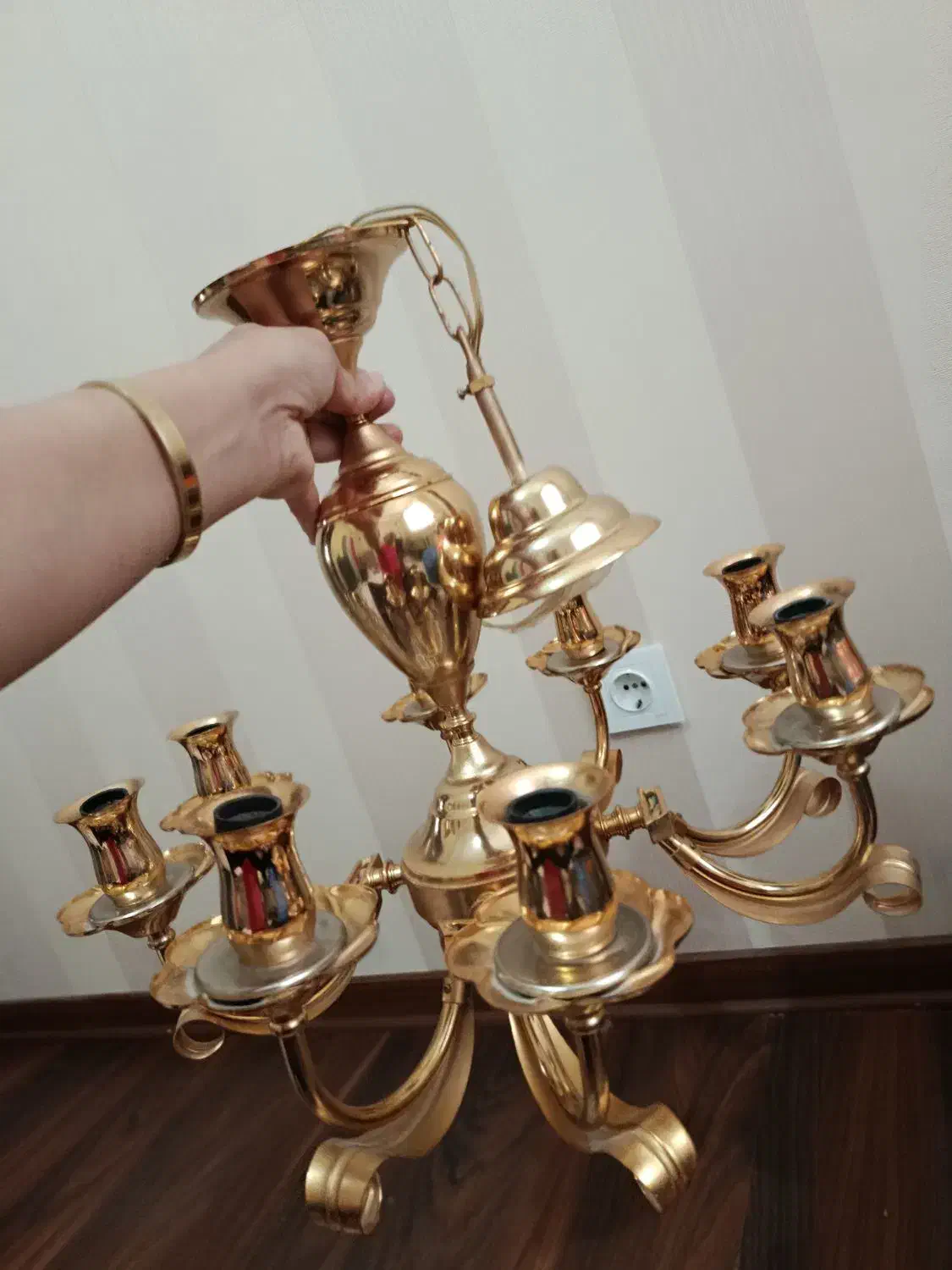 لوستر طلایی نو رنگ ثابت وفرش کودک فروش فوری|لوستر و چراغ آویز|اردبیل, |دیوار