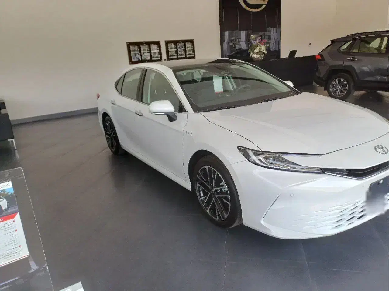 تویوتا کمری هیبرید ۲.۵ لیتری پرمیوم ۲۰۲۵|خودرو سواری و وانت|تهران, ولنجک|دیوار