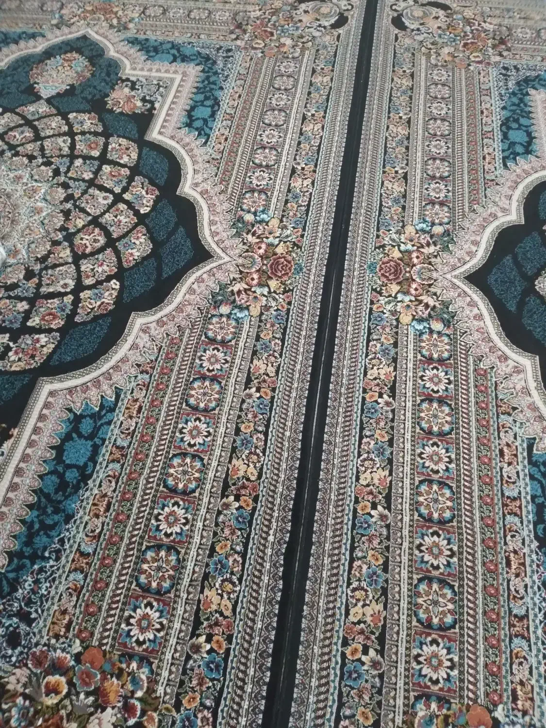یک جفت فرش ۹ متری ۷۰۰ شانه تراکم ۲۵۵۰|فرش|قزوین, |دیوار
