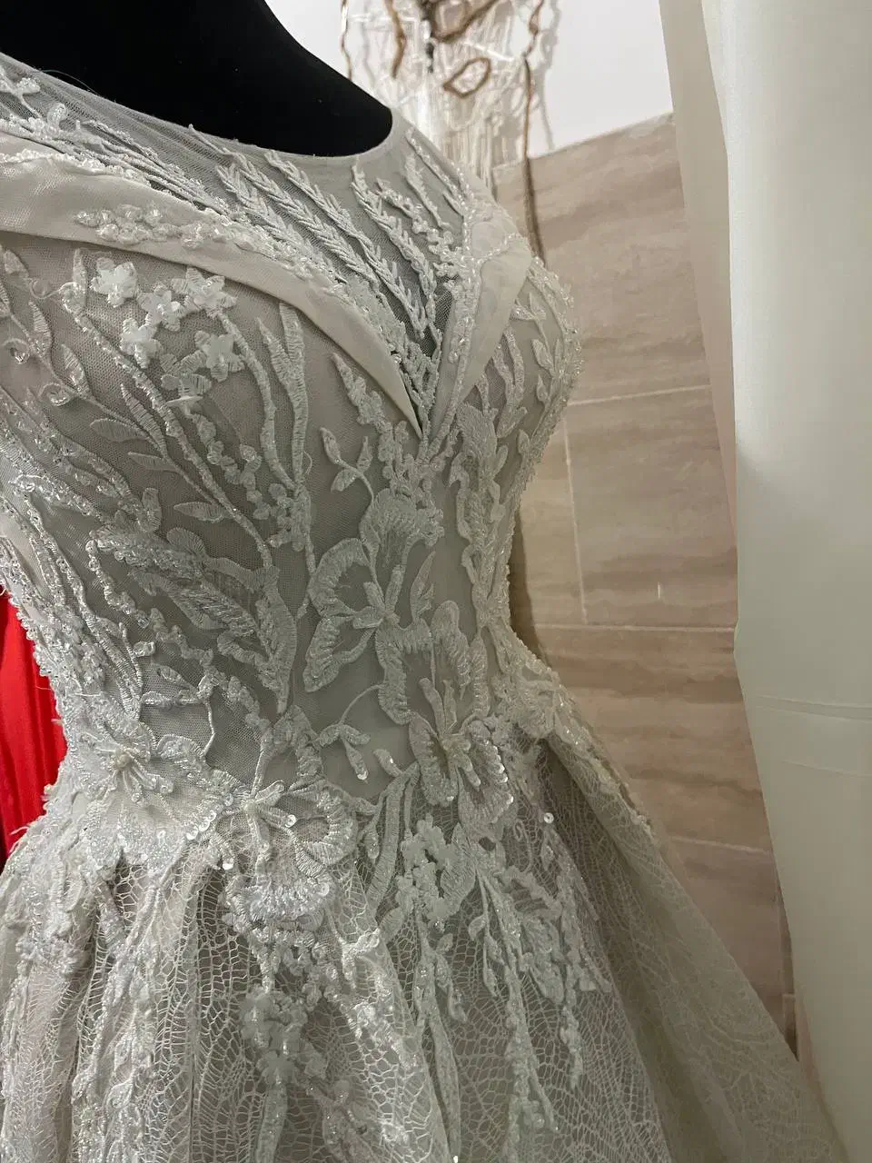 لباس عروس سنگ کاری شده|لباس|رضوانشهر, |دیوار