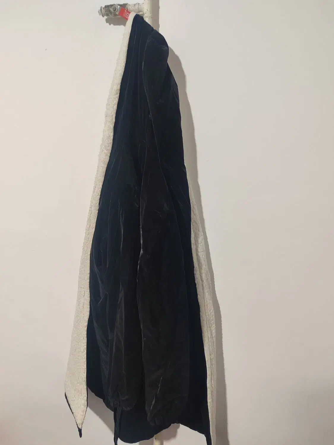 پالتو|لباس|سنقر, |دیوار