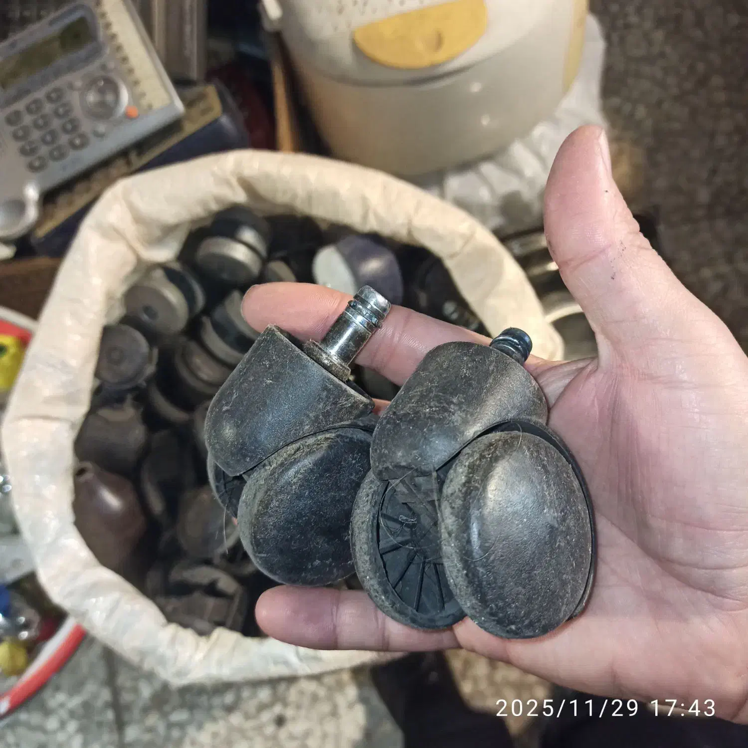 چرخ صندلی|صندلی و نیمکت|تهران, سنائی|دیوار