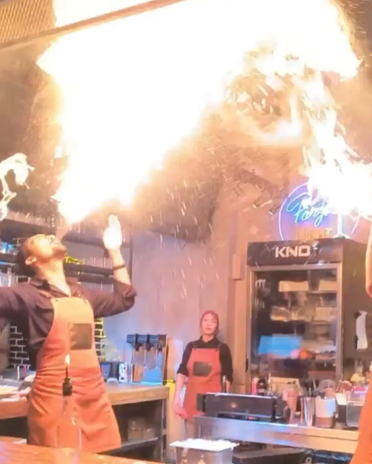 دوره آموزش فایرشو ( نمایش با آتش )  فلیر بارتندینگ|خدمات آموزشی|مشهد, راهنمایی|دیوار