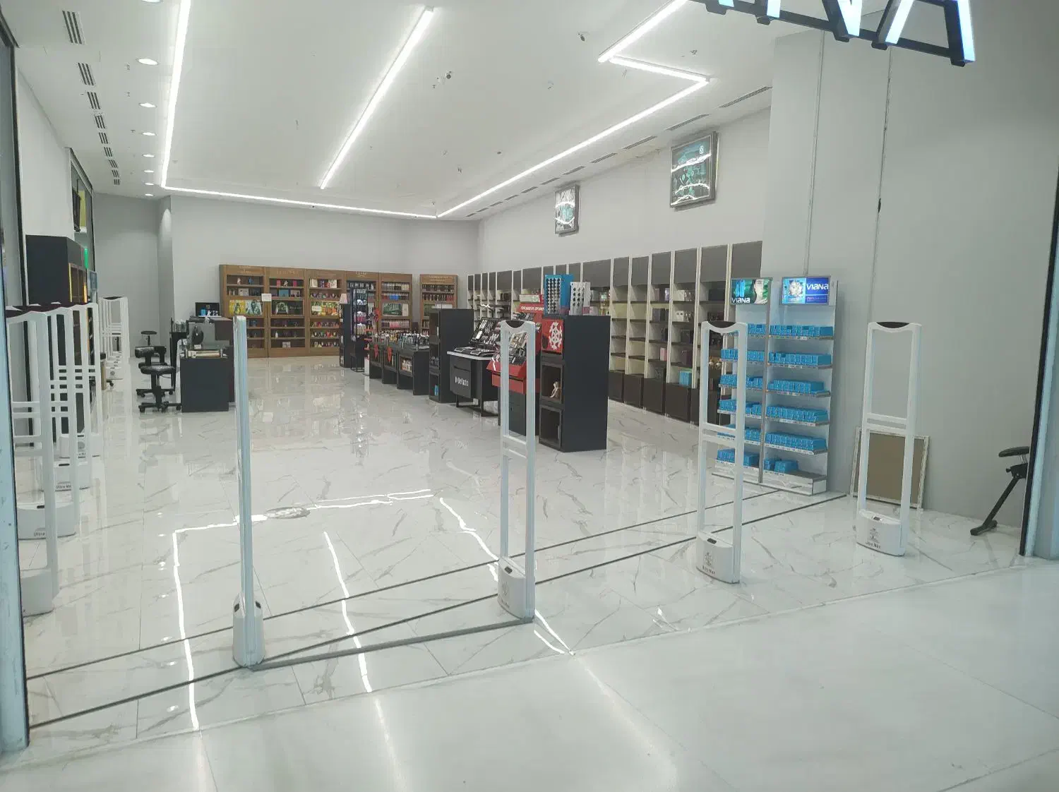 فروشنده عطر و لوازم آرایشی برند ویانا ایرانمال|استخدام بازاریابی و فروش|تهران, آبشار تهران (دریاچه)|دیوار