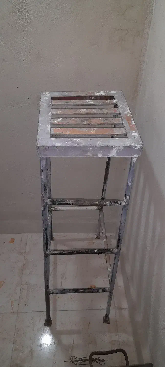 2 عدد چهار پایه|صندلی و نیمکت|دزفول, |دیوار