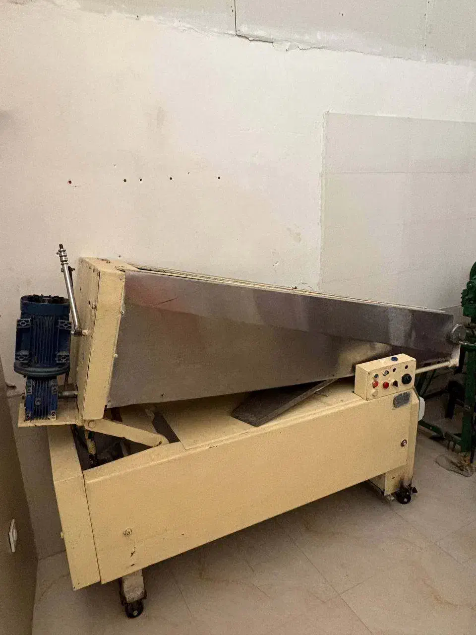 رول کن و نوار غلطک آبنبات|ماشین‌آلات صنعتی|بومهن, |دیوار