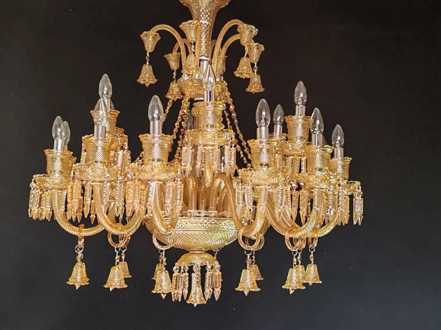 لوستر باکارات با ۱۸ شاخه عسلی رنگ کریستالی|لوستر و چراغ آویز|تهران, بهارستان|دیوار