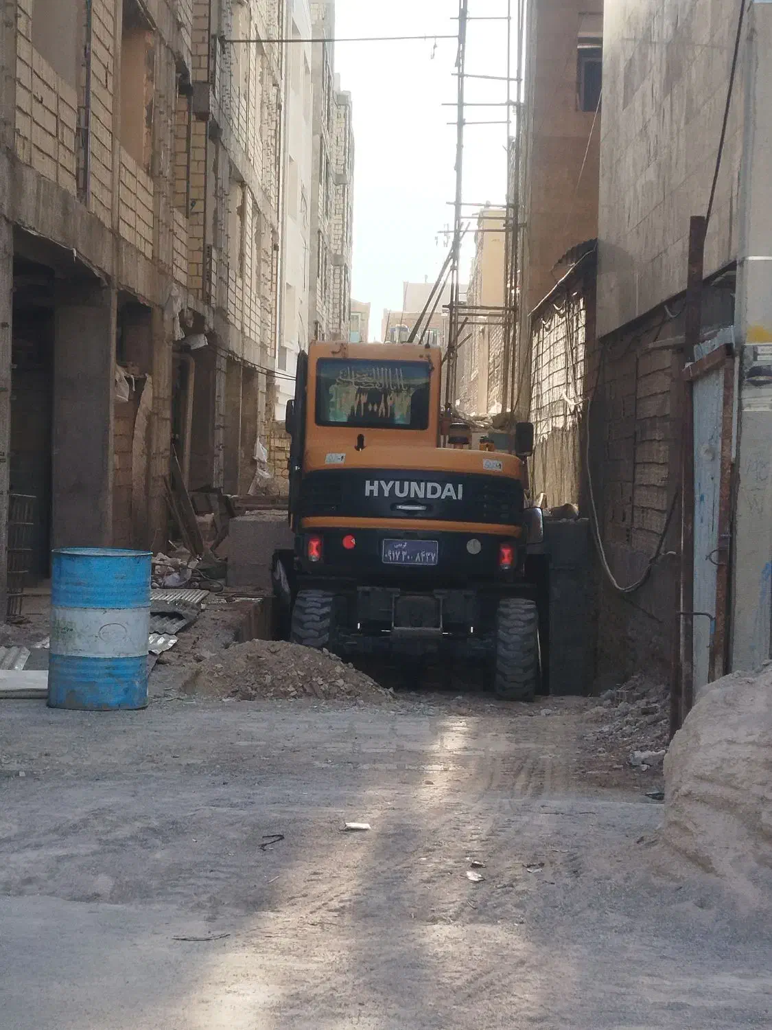 اجاره مینی بیل لاستیکی چکش وپاکت|خدمات حمل و نقل|شیراز, انجیر|دیوار