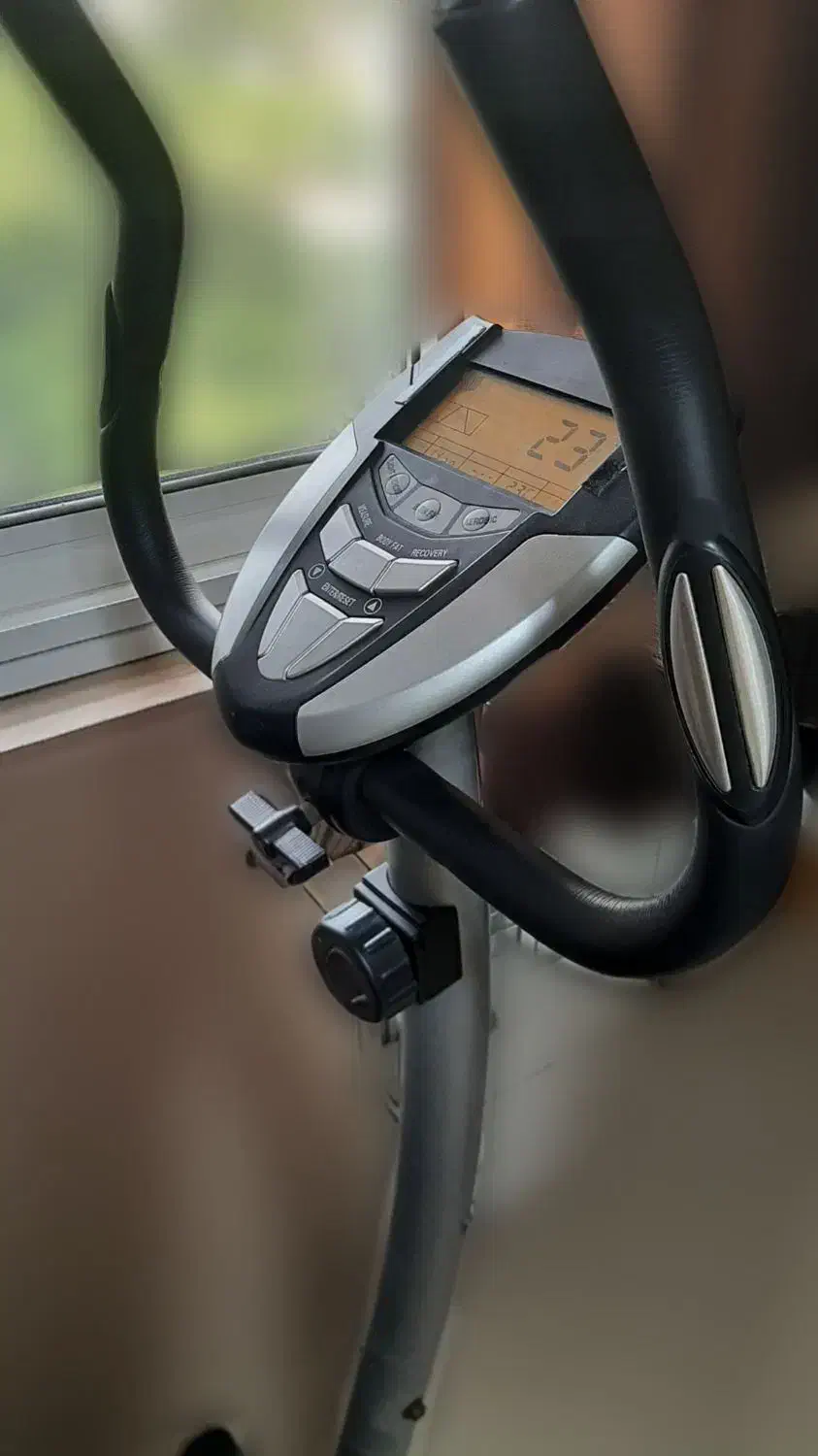 دوچرخه ثابت ورزشی رشت|تجهیزات ورزشی|رشت, معلم|دیوار