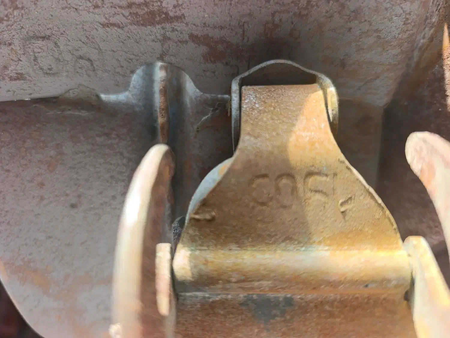 گالن فلزی قدیمی و آنتیک دکوری و سالم|کلکسیون اشیاء عتیقه|جلفا, |دیوار