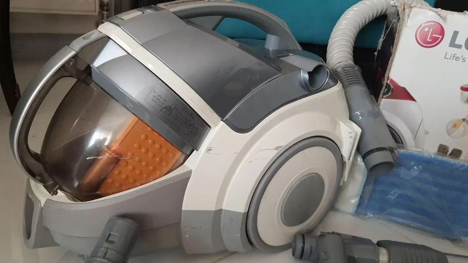 جارو برقی و بخار شوی LG و۲۰۰۰ وات کره ای کم کار|جاروبرقی، جارو شارژی، بخارشو|اصفهان, جلفا|دیوار