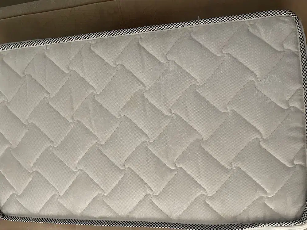 تخت کودک با تشک رایگان|تخت و صندلی بچه|قزوین, |دیوار