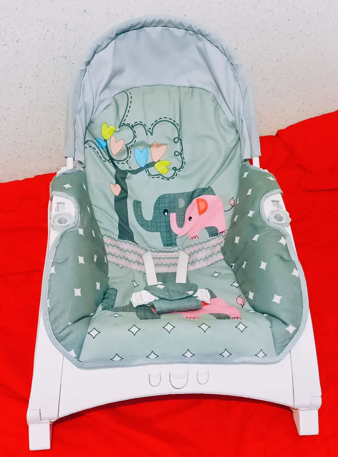 صندلی کودک|تخت و صندلی بچه|شاهین‌شهر, حافظ جنوبی|دیوار