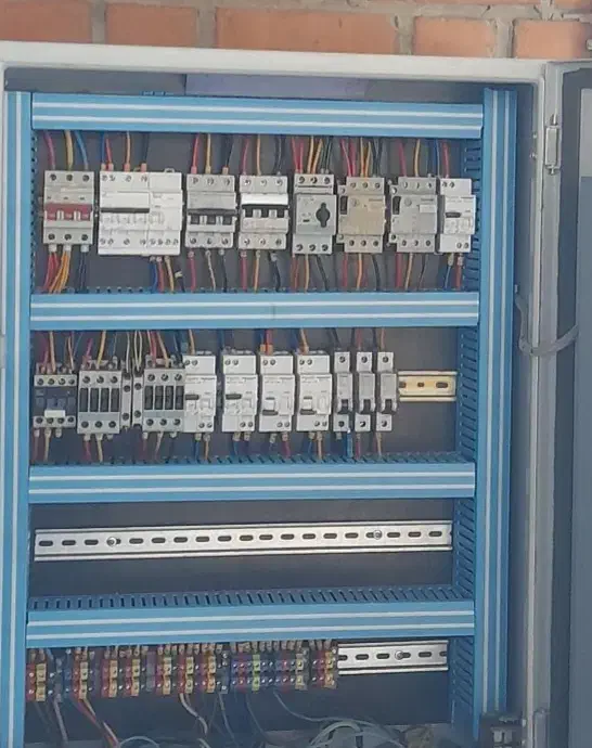 برقکار کل قم   نصب لوستر برق کار صنعتی ساختمان|خدمات پیشه و مهارت|قم, شهید صیاد شیرازی|دیوار