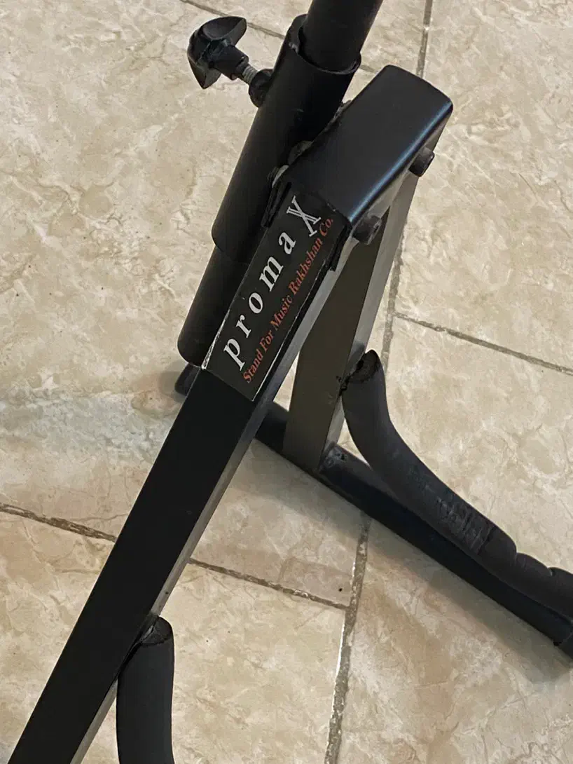 پایه ی نگهدارنده گیتار|گیتار، بیس، امپلیفایر|کرج, شهرک شهرداری|دیوار