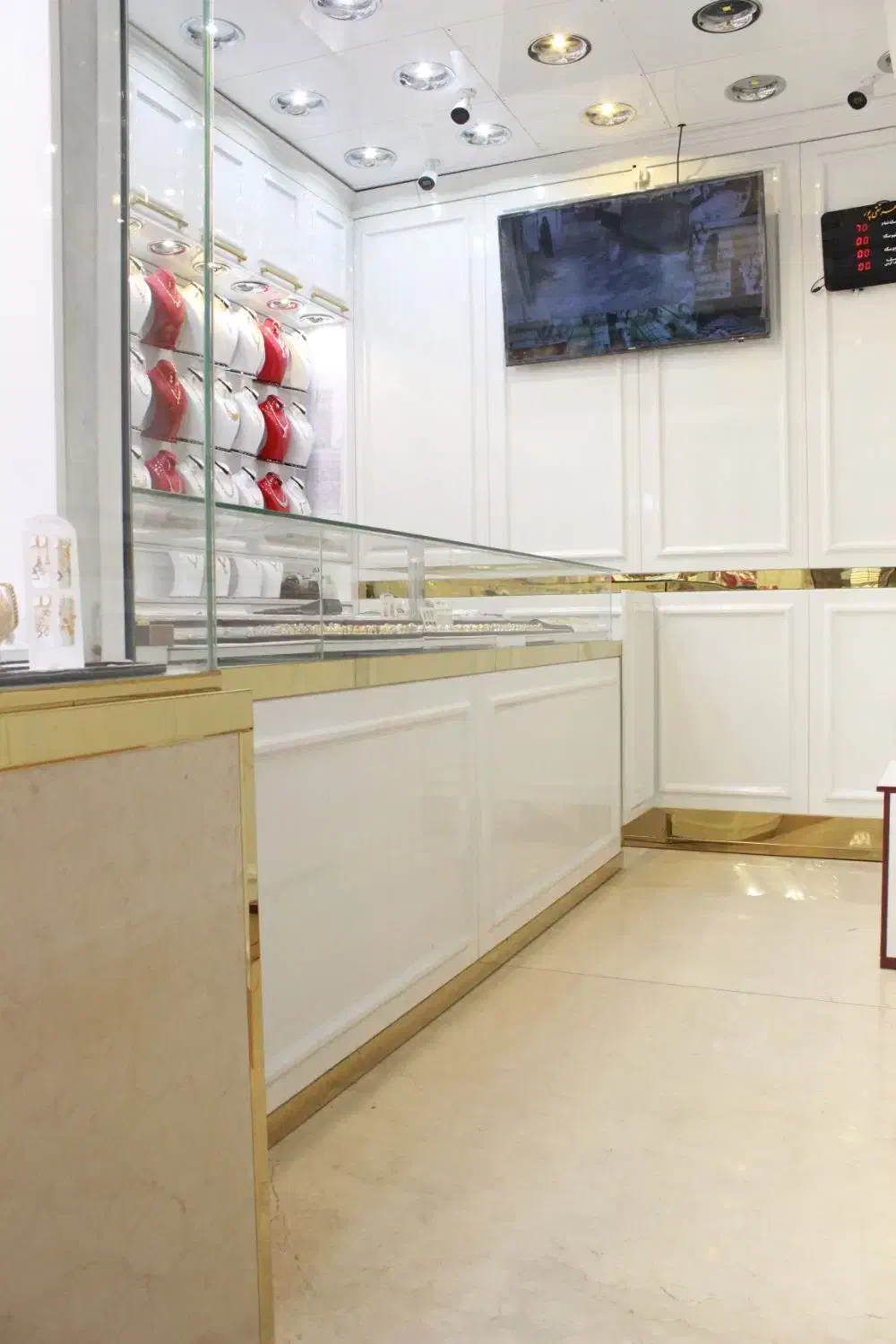 بازسازی و نوسازی مغازه طلافروشی|خدمات پیشه و مهارت|ورامین, ورامین|دیوار