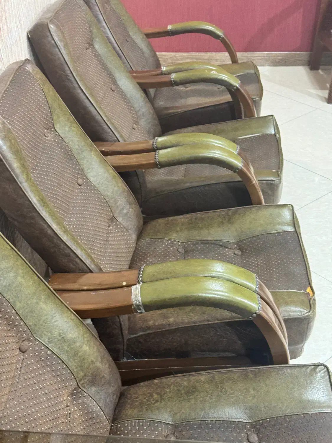 مبلمان قهوه ای|دفتر کار|یزد, |دیوار