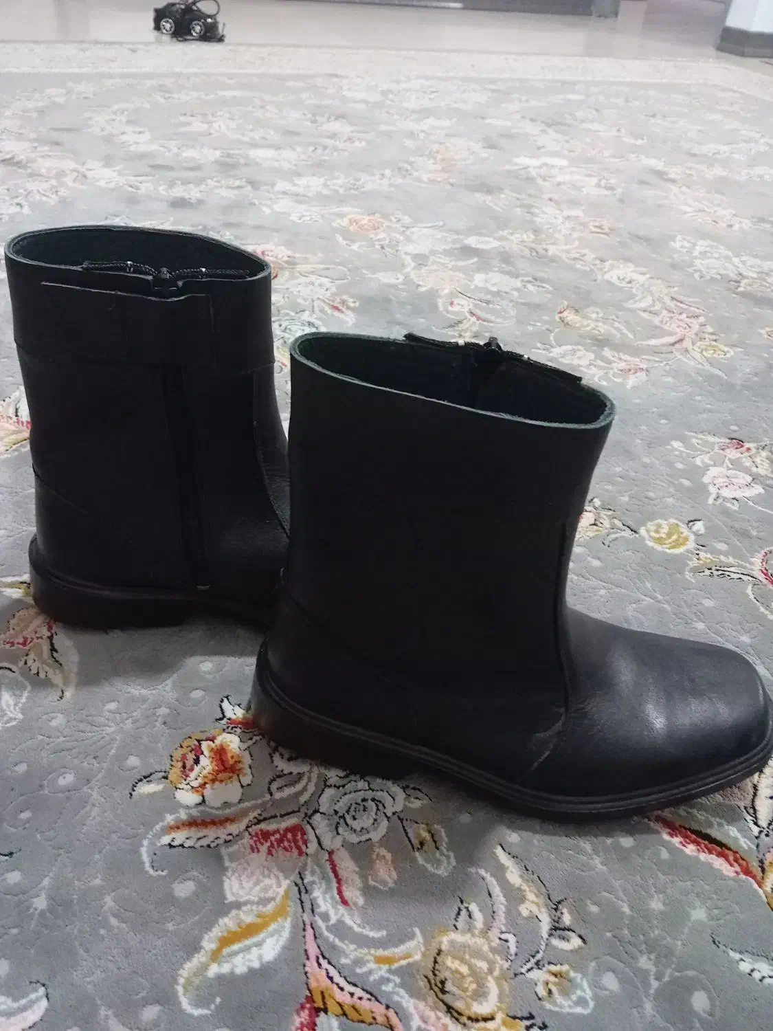 پوتین مردانه|کیف، کفش، کمربند|هشتگرد, فاز ۱ مهستان|دیوار