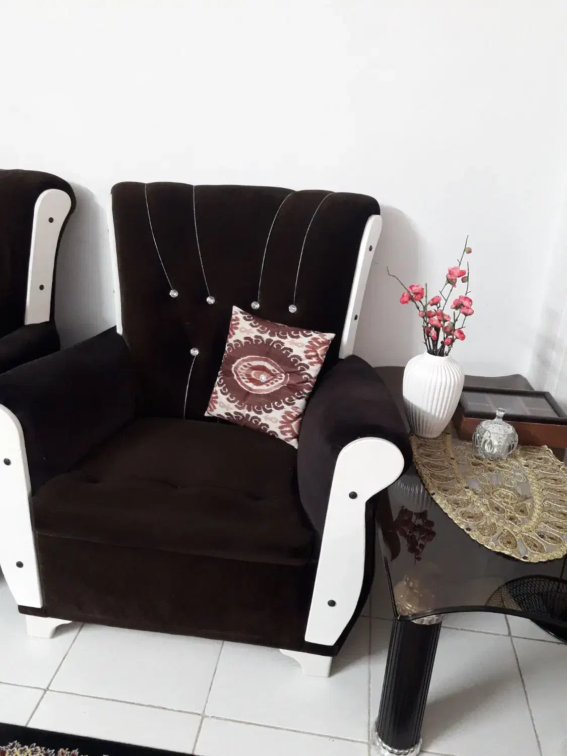 مبل ۷نفره رنگ قهوه ای|مبلمان خانگی و میز عسلی|رشت, آب و برق|دیوار