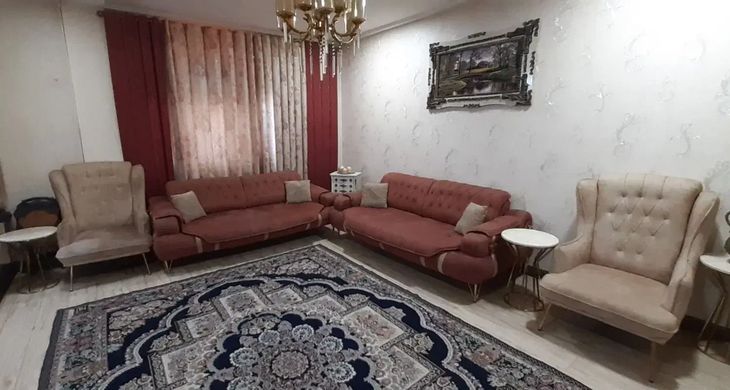 مبل چسترامریکایی با پرده|مبلمان خانگی و میز عسلی|بندر امام خمینی, |دیوار