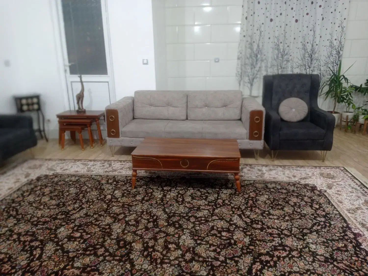 مبل ۸نفره|مبلمان خانگی و میز عسلی|بهمن صغاد, |دیوار