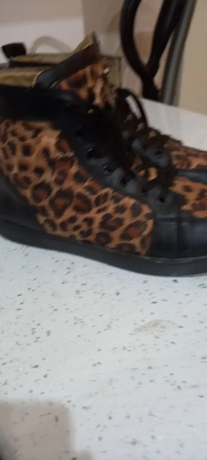 کتونی ساقه بلند  ۲ میلیون|کیف، کفش، کمربند|معمولان, |دیوار