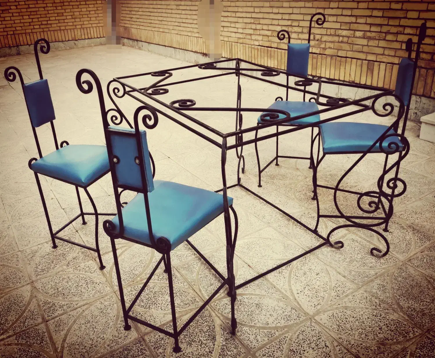 میز و صندلی نهارخوری فرفورژه ۴ نفره|میز و صندلی غذاخوری|کرمان, |دیوار