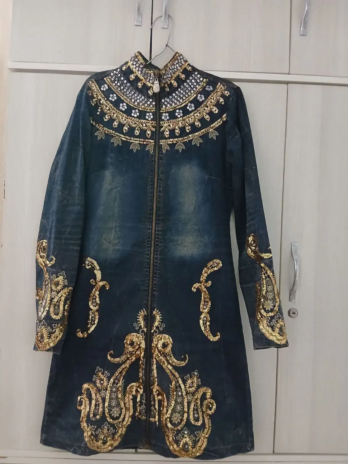 تعداد مانتو بفروش می رسد یکی دوبار پوشیده شده|لباس|گلستان (تهران), |دیوار