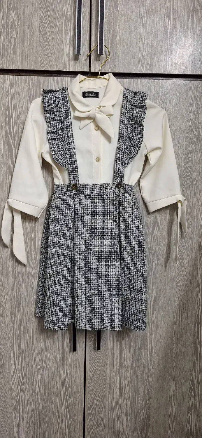 لباس دخترانه|کفش و لباس بچه|مشهد, کارمندان دوم|دیوار