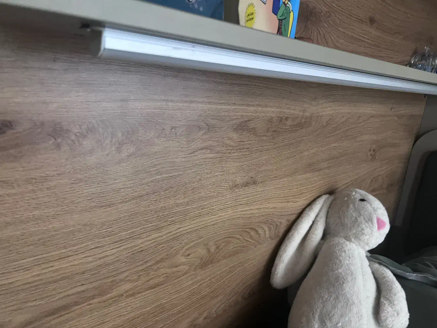 تخت دو طبفه جا دار مناسب کودکان و دارای چراغ خواب|تخت و صندلی بچه|اهواز, گلستان|دیوار