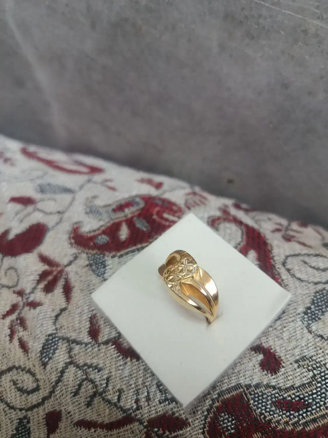 انگشتر ۱.۸۹ گرم ۱۸ عیار و گوشواره ۱.۲۲ گرم|جواهرات|یزد, |دیوار