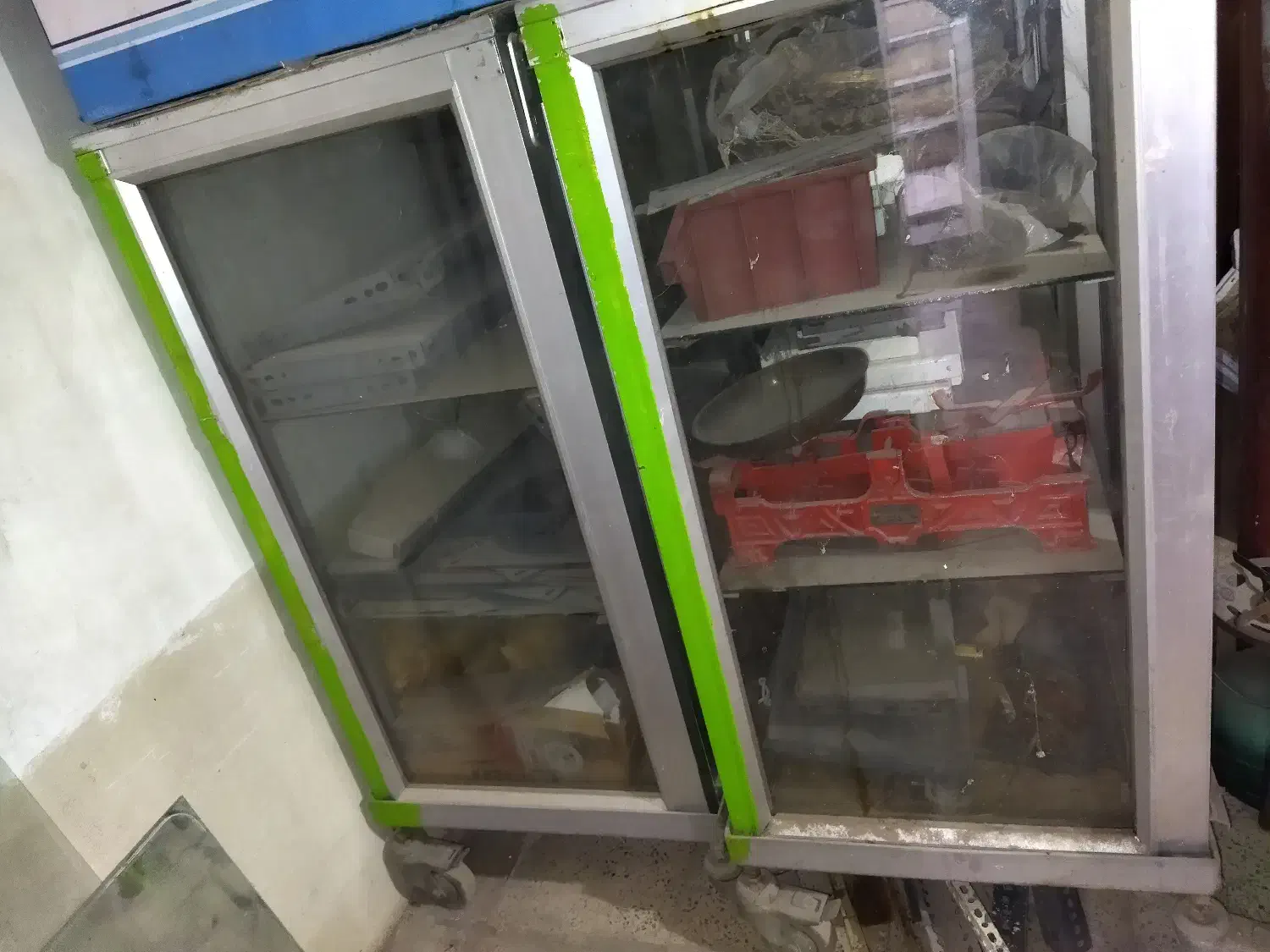 قفسه فلزی ۱۰۰ عدد  و ویترین آلومینیوم چرخدار۳عدد|فروشگاه و مغازه|زنجان, |دیوار